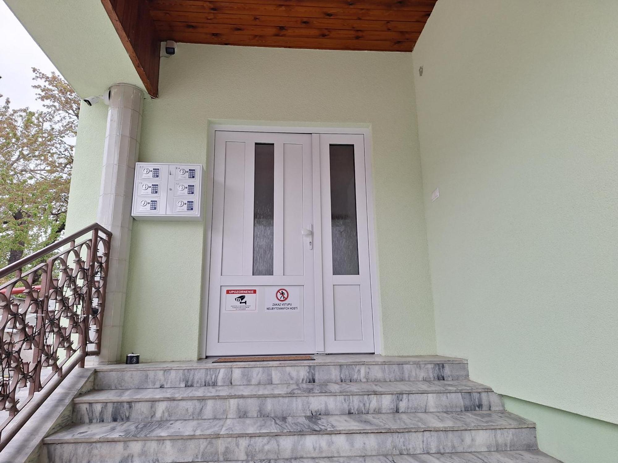 Apartmanovy Dom Stummerova Topoľčany Zewnętrze zdjęcie